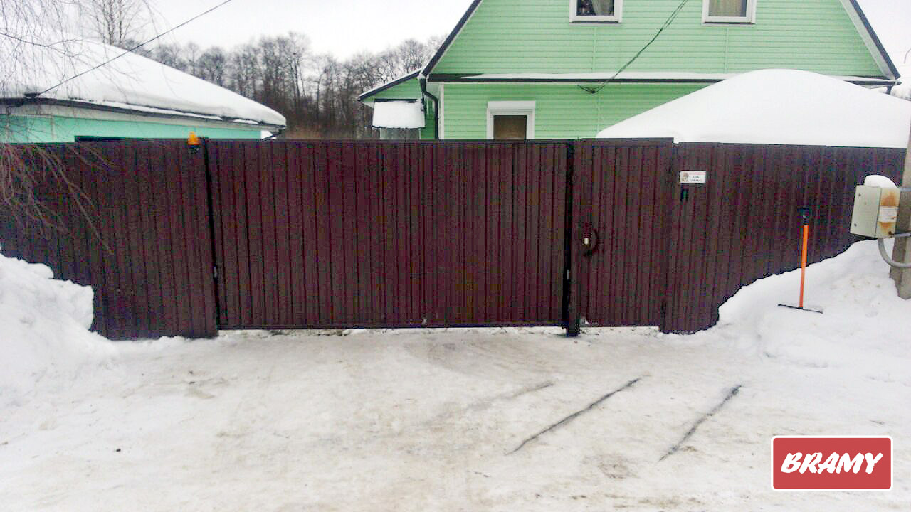 Откатные ворота на даче Откатные ворота на даче