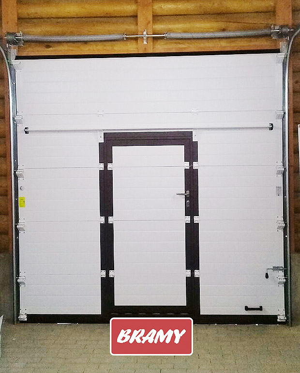 Секционные ворота с калиткой Секционные ворота с калиткой