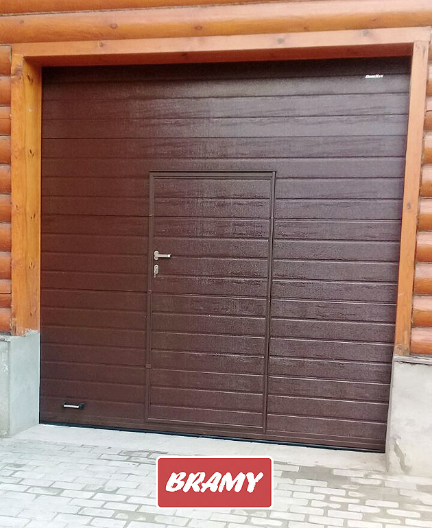 Секционные ворота с калиткой Секционные ворота с калиткой