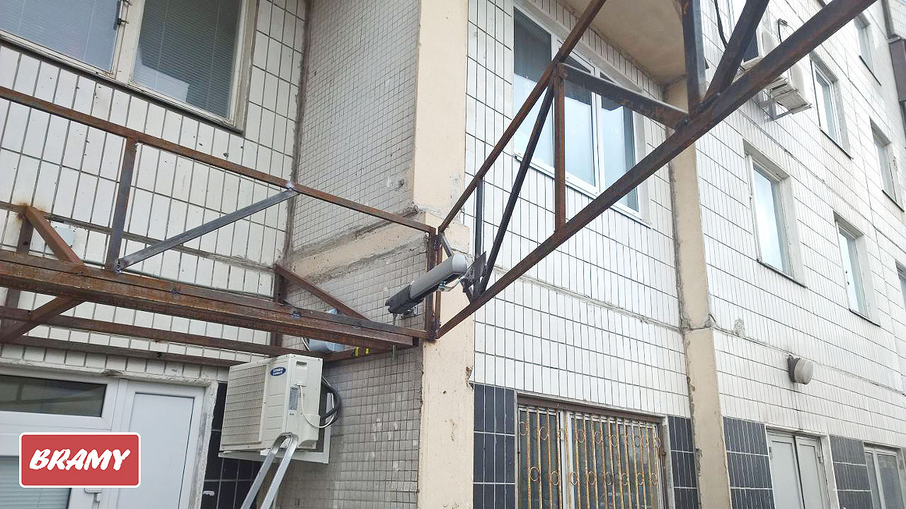 Установка привода для распашных ворот Монтаж привода для распашных ворот